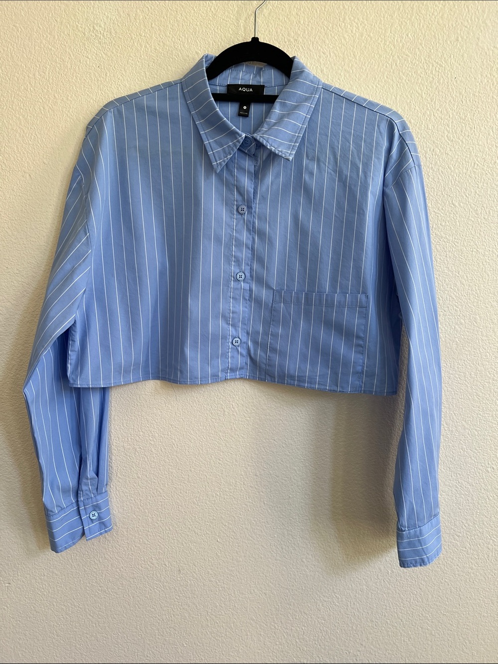 AQUA Cropped Button-Up L-Sleeve Collared Shirt Sky Blue/White Pinstripe Women M